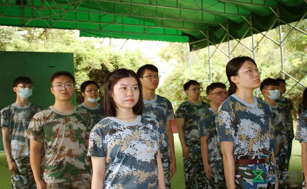 应届毕业生入职培训、应届毕业生军训.jpg